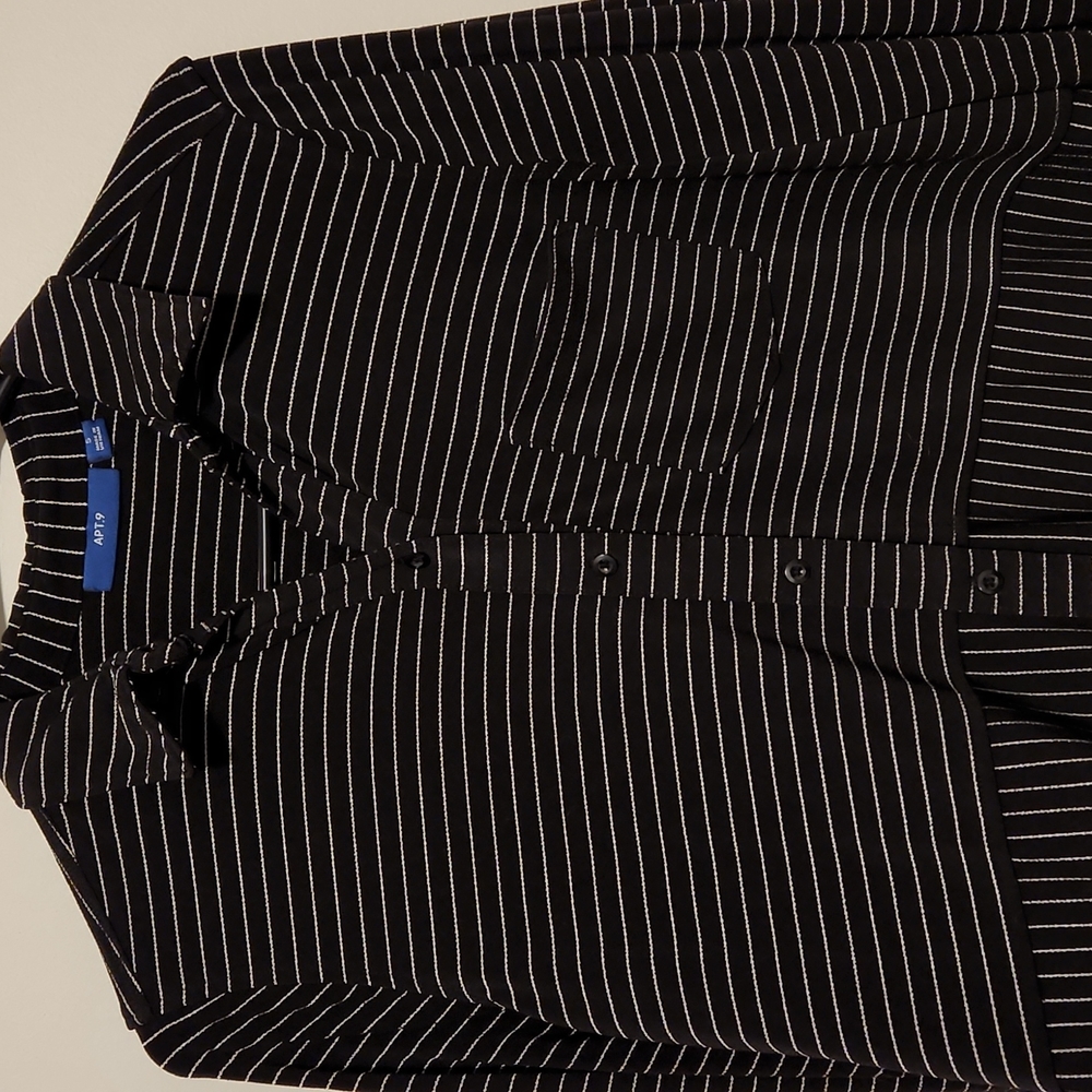 Apt. 9 button down - Picture 3 of 5